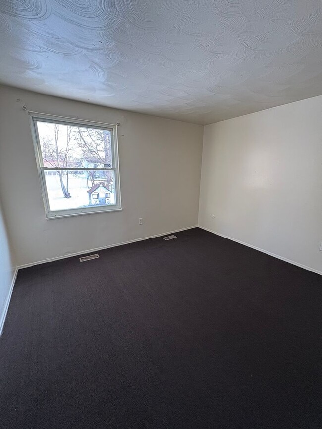 Photo - Spacious and charming 4 Bed Home in Convenient West Toledo Location