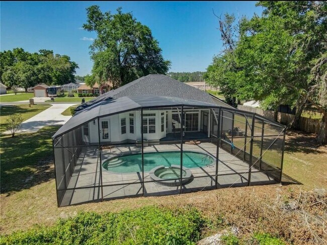 Photo - 720 NW Zack Dr