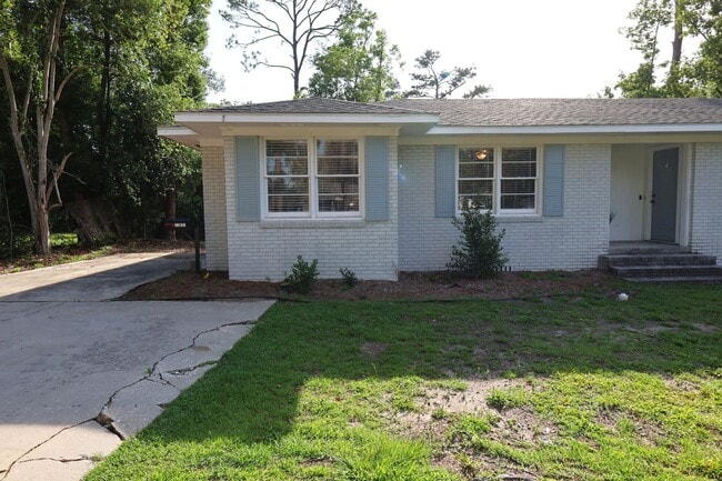 Building Photo - 1709 Azalea Dr
