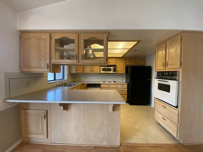 Photo - 3 bed 2 bath in nice neighborhood