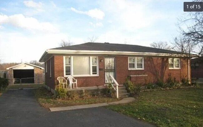 front - 9003 Thompson Ln