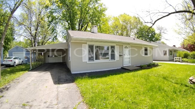 Photo - 3723 G Ave NE