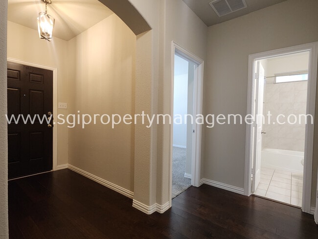 Photo - 2024 Miramar Dr