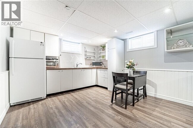 Photo - 146 Welbourn Dr