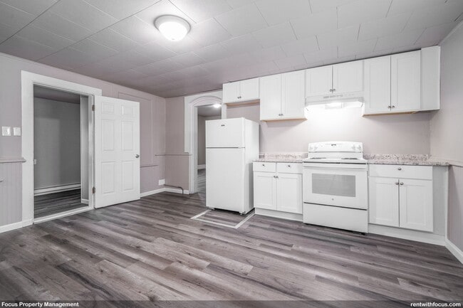 Building Photo - 213 Manitowoc St Unit 213 Manitowoc St.