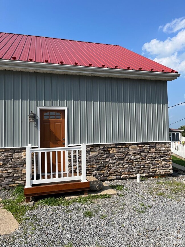 Building Photo - Farm Unit Loft