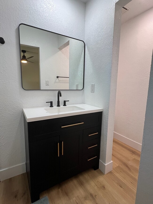 Private Bathroom - 1368 W 14th St Unit Room 3 Full Private Bath