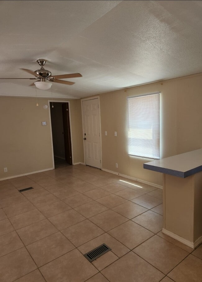 Photo - 421 E Zipp Rd