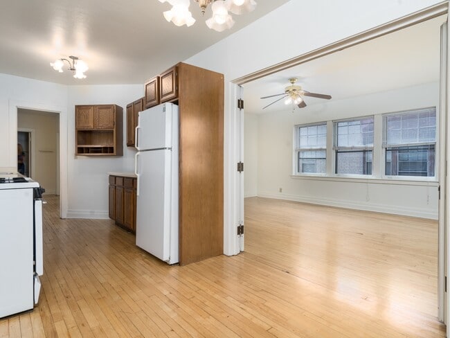 Dining Area - Royall Villas Apartments