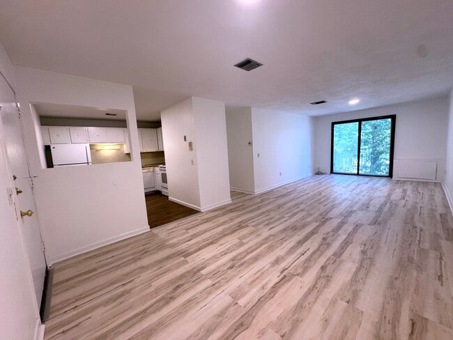 Building Photo - 176 Maple Ave Unit 4-34