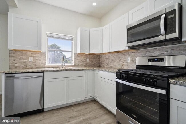 Photo - 660 LORAINE St Unit 2