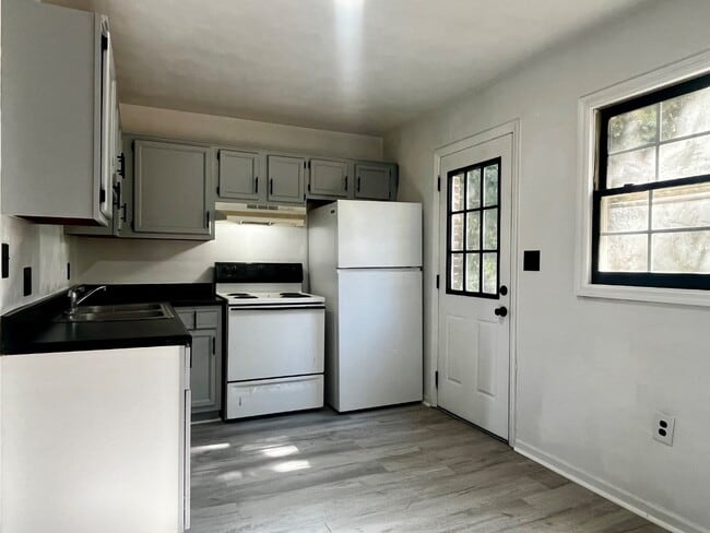 Photo - 820 Whitney Ave NW