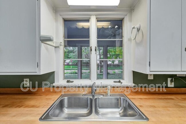 Photo - 202 W Indiana Ave