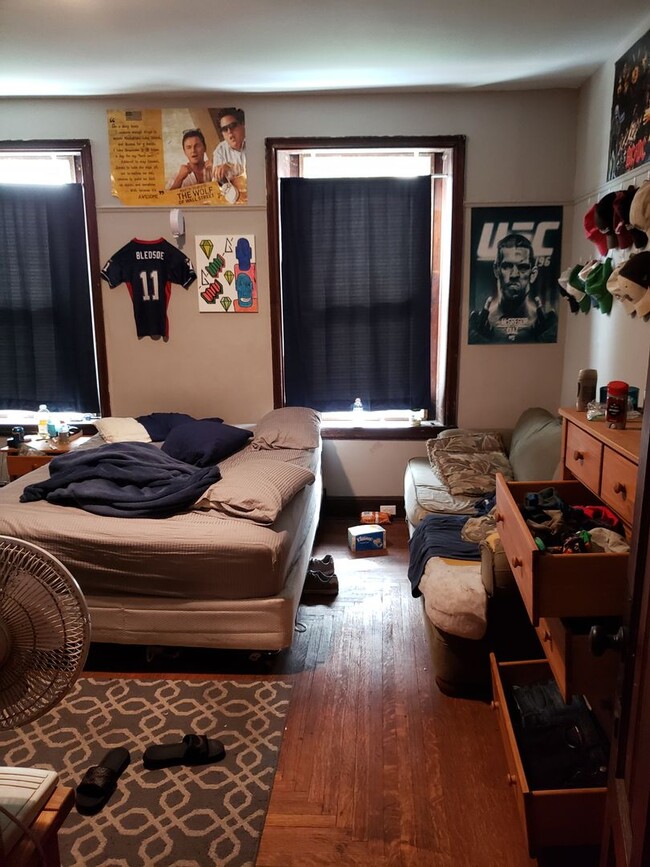 Building Photo - Newly Renovated Temple Student Housing