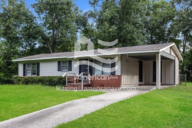 Photo - 827 Oak Ridge Dr