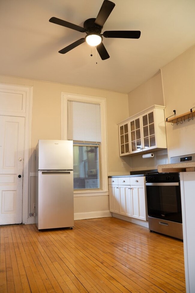 Photo - 1013 N Winchester Ave Unidad 2