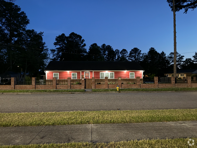 Building Photo - 303 Holly St Rental