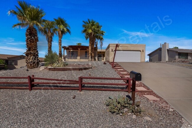 Building Photo - SPACIOUS 3 BEDROOM HOME