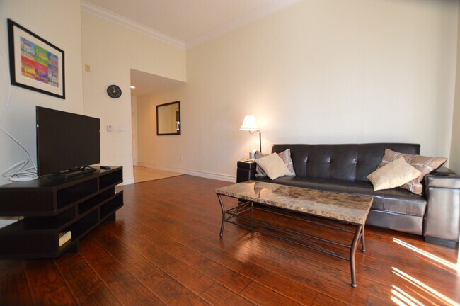 Photo - Meridian - Top-Floor 1 Bedroom | 1 Bath with City Views Unidad 420
