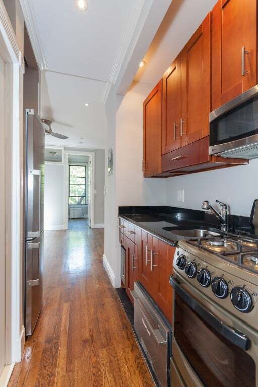 Building Photo - 246 Mott St