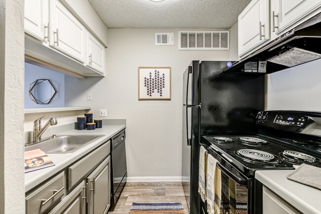 Building Photo - ReNew Garfield Rental