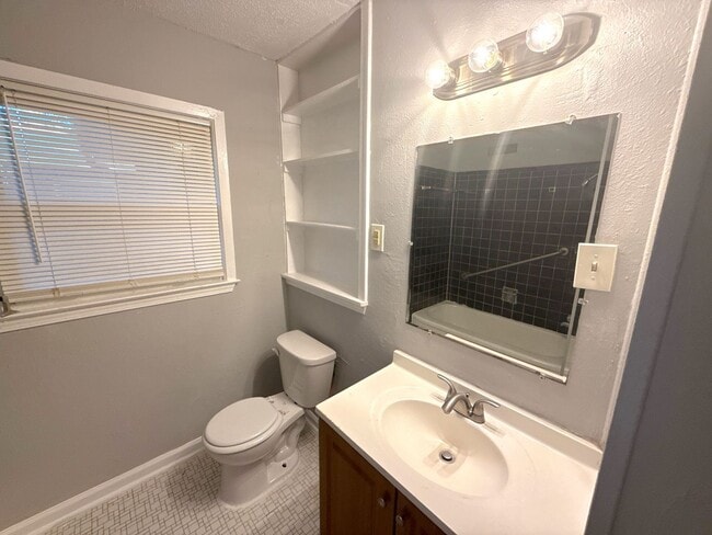 Photo - 1497 Maxine St