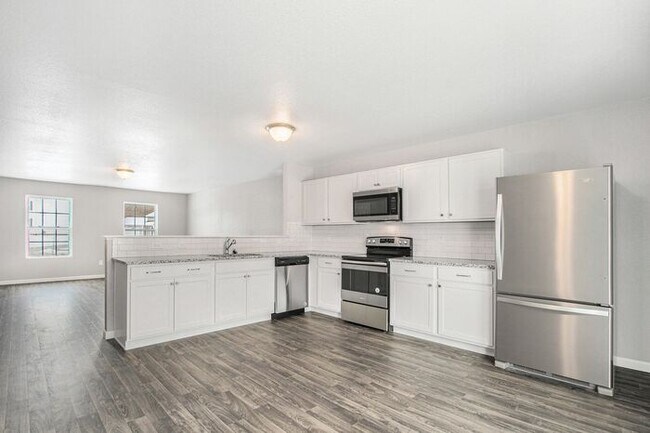 Photo - 5667 Claremount St