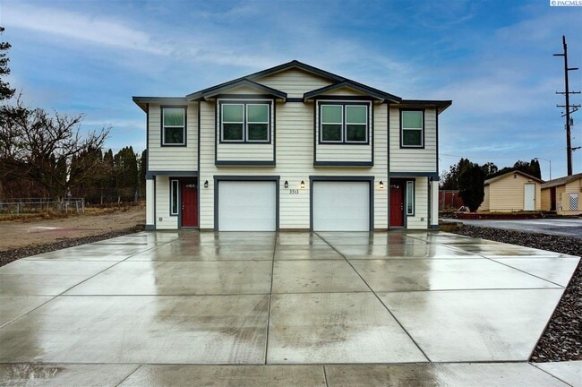 Building Photo - 3bdr/2.5 ba with garage, Low maintenance! Rental