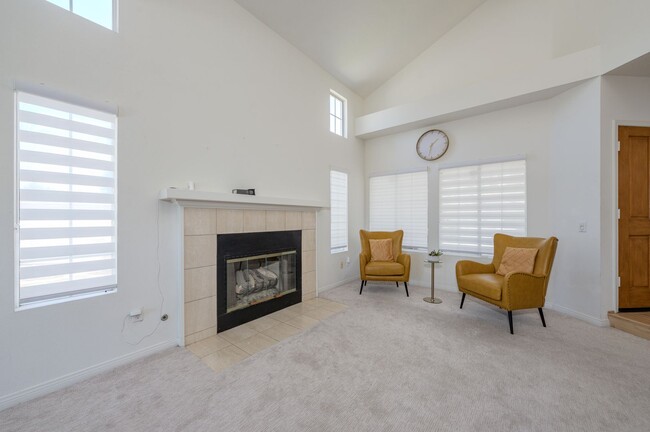 1011 S Mountcrest Ct