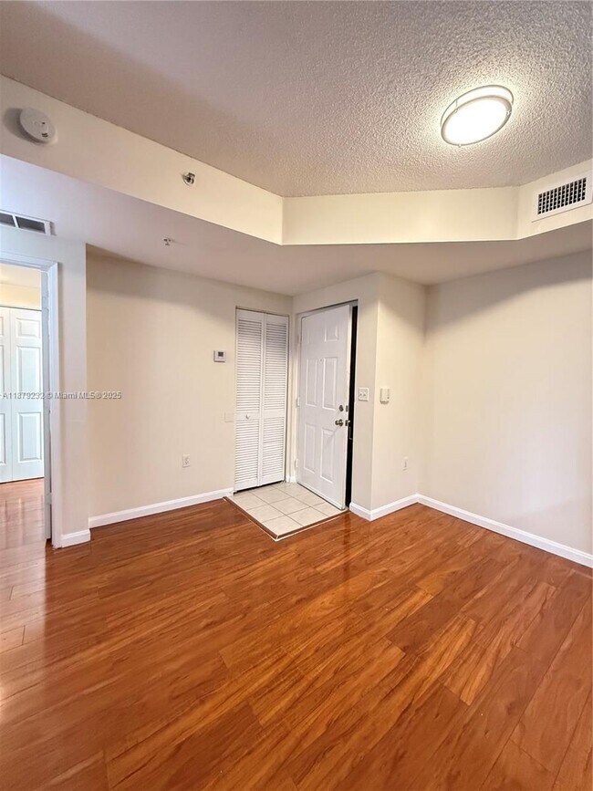 Photo - 7940 N Nob Hill Rd Unit 204