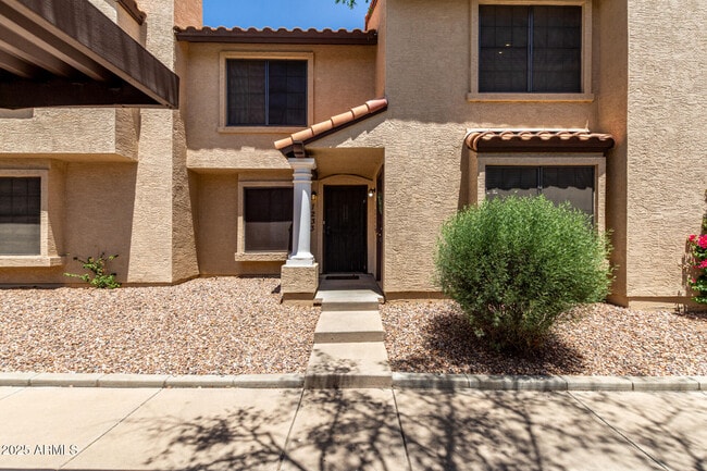 Photo - 921 W University Dr Townhome