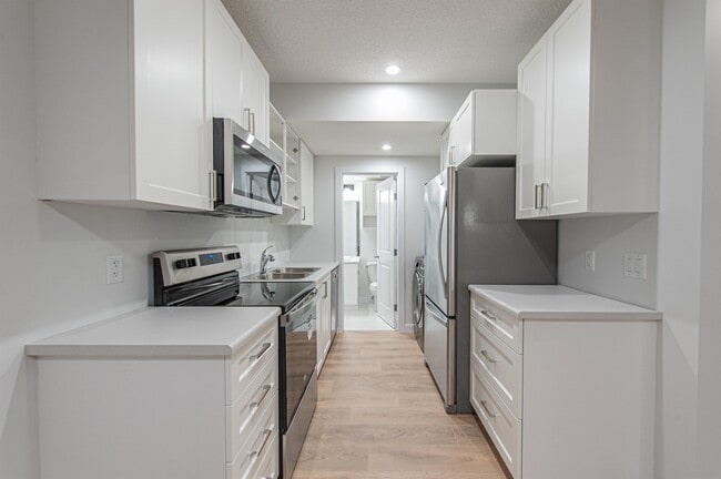 Photo - 1449 Cherniak Way SW