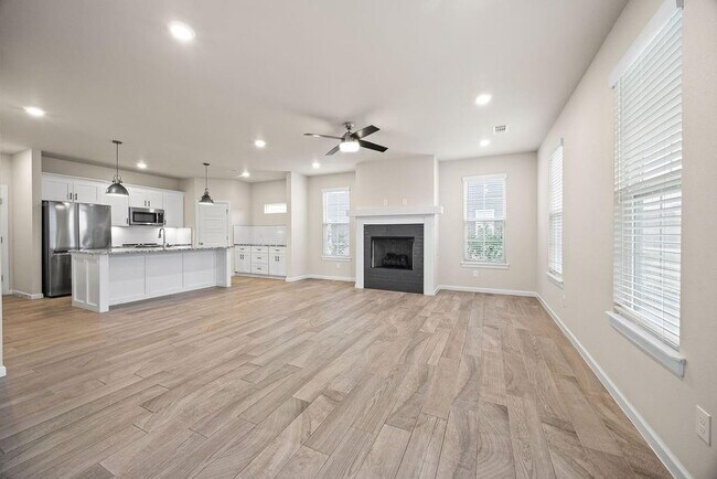 Photo - 1721 W Whitney Ln