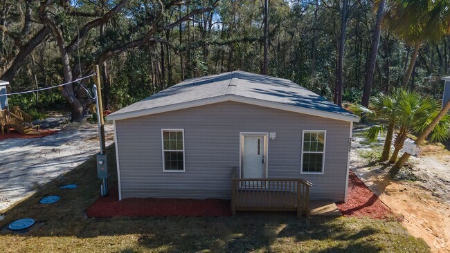 Building Photo - 3/2  Walk the beautiful trail behind the h... Rental