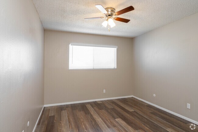 1BR, 1BA - 678SF