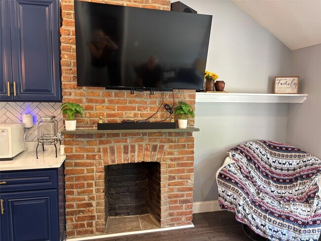 Photo - 162 Dubois St Unit 3