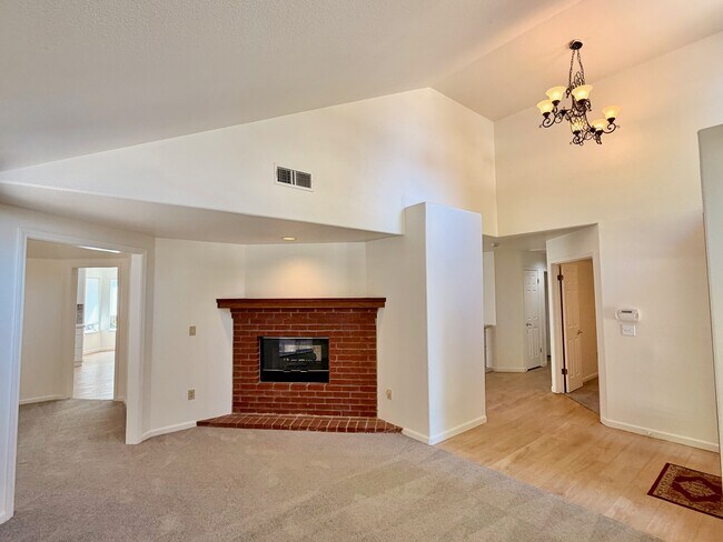 Photo - 5663 Montclair Cir