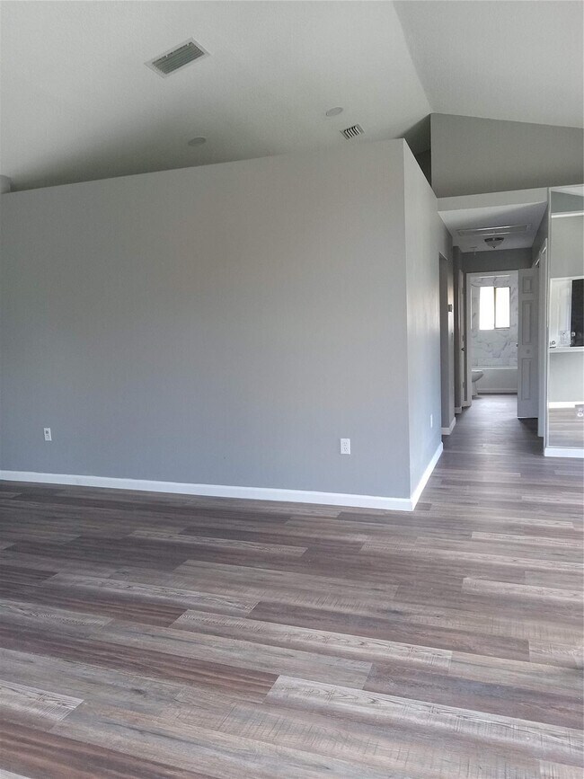 Photo - 108 Greentree Ln