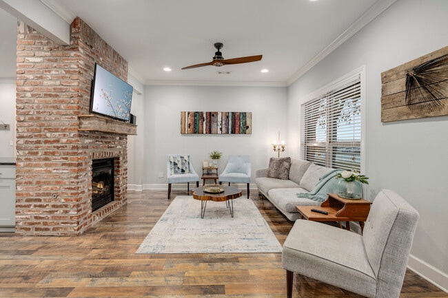 Photo - 618 W Poplar St