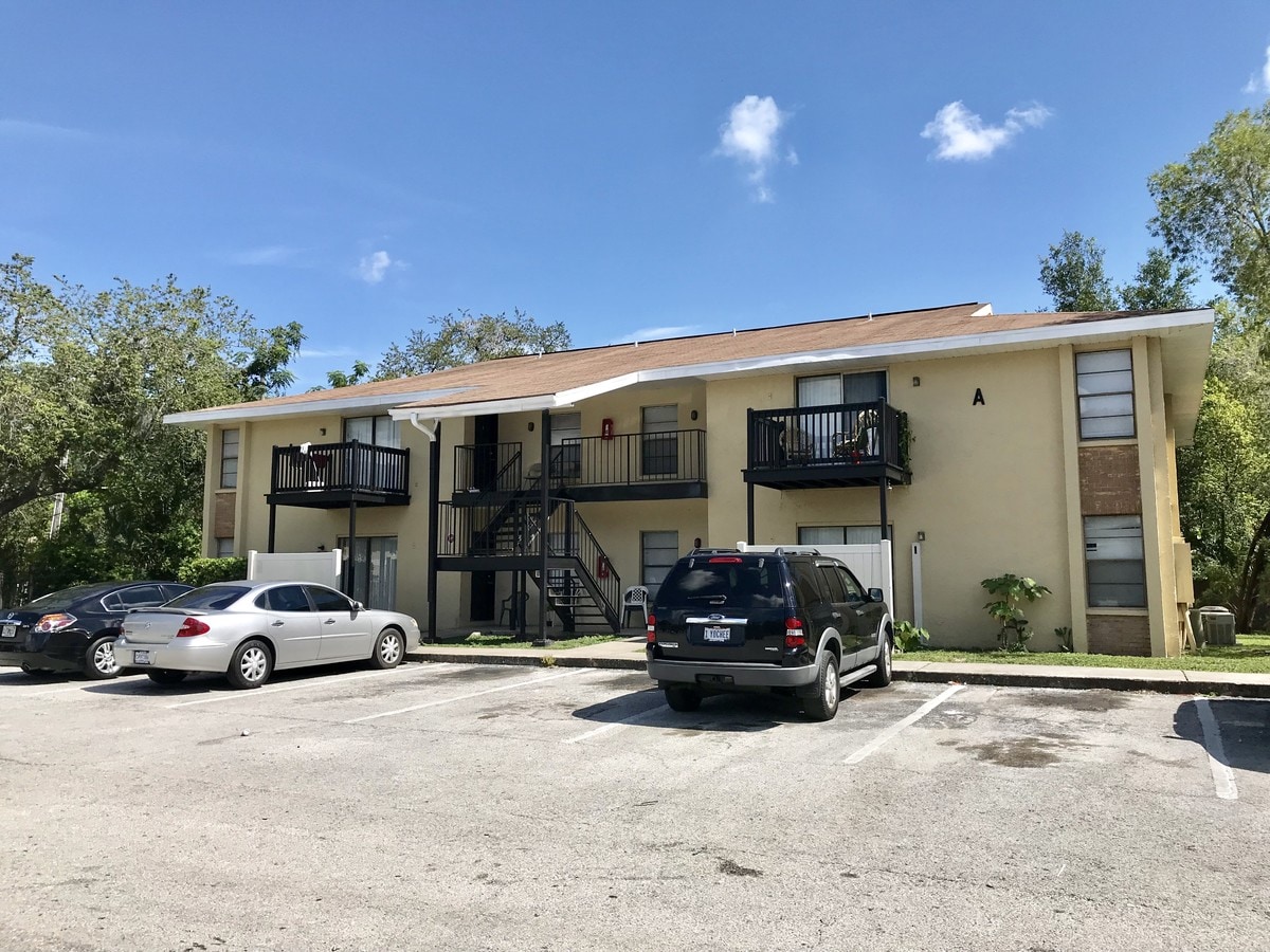 Photo - Columbia Oaks Apartments