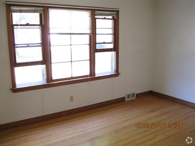 Building Photo - 8333 W North Ave Unit 5 Rental