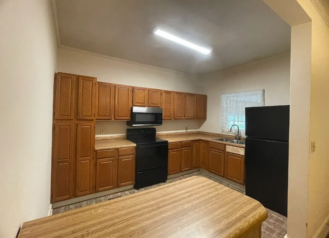 Photo - Spacious 3 Bedroom 1 Bath home with large storage building on a beautiful lot