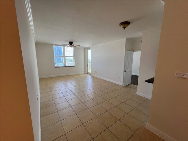 Photo - 511 SE 5 Ave Unidad 911