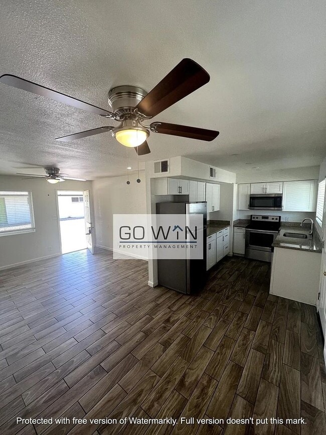 Building Photo - 1021 N 28th St Unit 2 Rental
