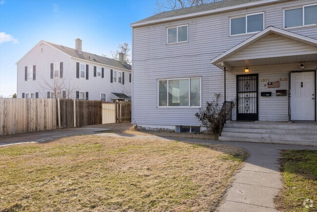 Building Photo - 1517/1519 Thayer Dr Unit 1517 Thayer Rental
