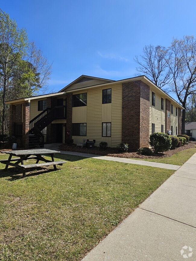 Building Photo - Wood Glen Apartments