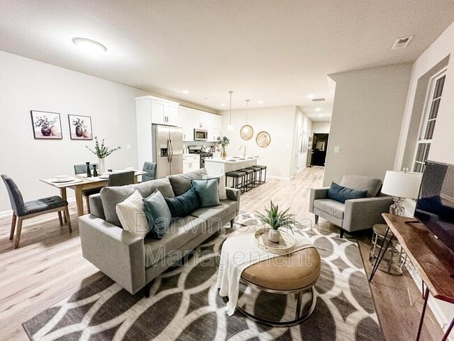 Photo - 385 N Tuckahoe Rd