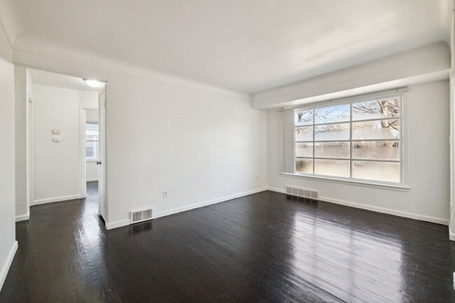 Photo - 3 Bedroom 1 Bath $1200