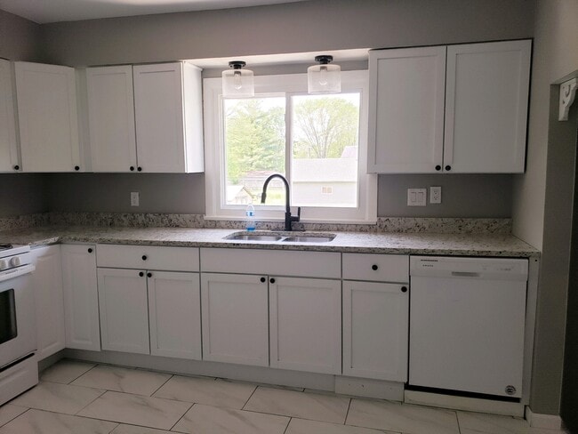 Photo - 1525 E Elm St