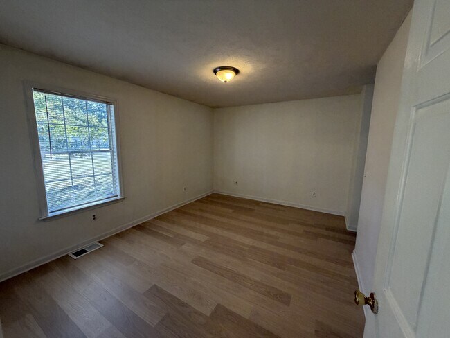 Photo - 304 Clearlake Ct